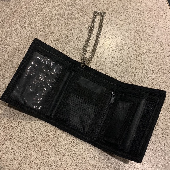 NWOT Punk Rocker Skull Embroided Tri-fold Nylon/Velcro Wallet Purse with Chain - Picture 6 of 13